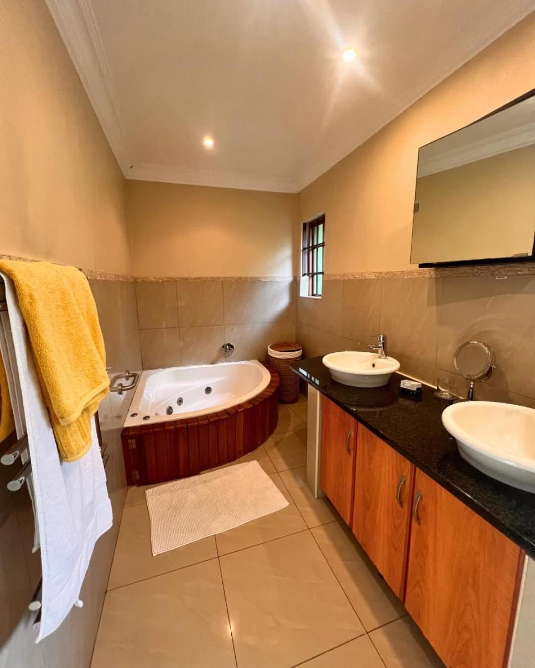 Ekhaya Guest House Ballito Bagian luar foto
